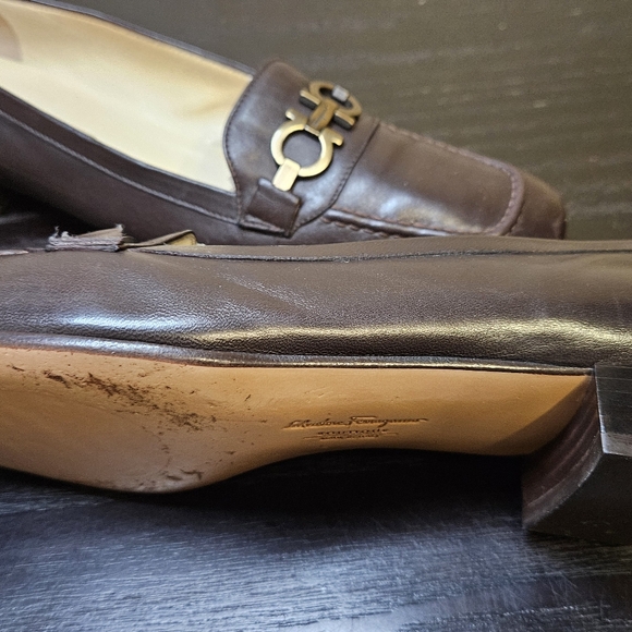 Salvatore Ferragamo Boutique Loafers: Size 8.5 Slim . Made in Italy - Picture 5 of 8